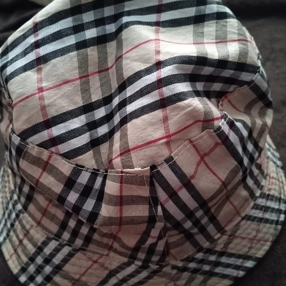 BURBERRY STYLE BUCKET HAT 🪣 - Picture 2 of 16